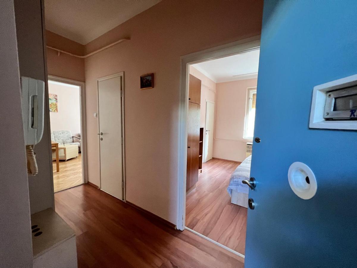 Revay Apartment *